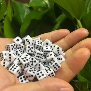 holding 8mm dice